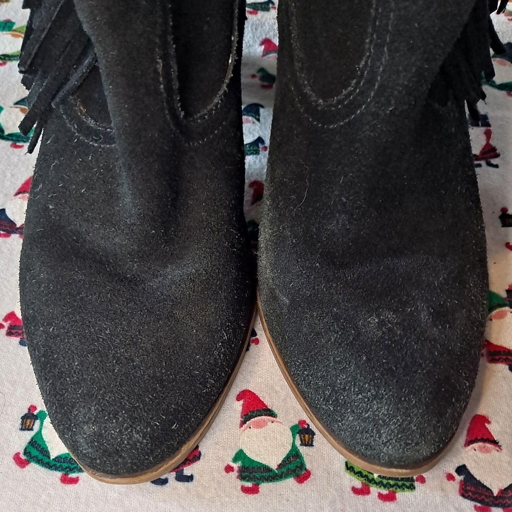 Stylish distressed black suede Steve Madden fringe booties, 10 - Picture 9 of 12